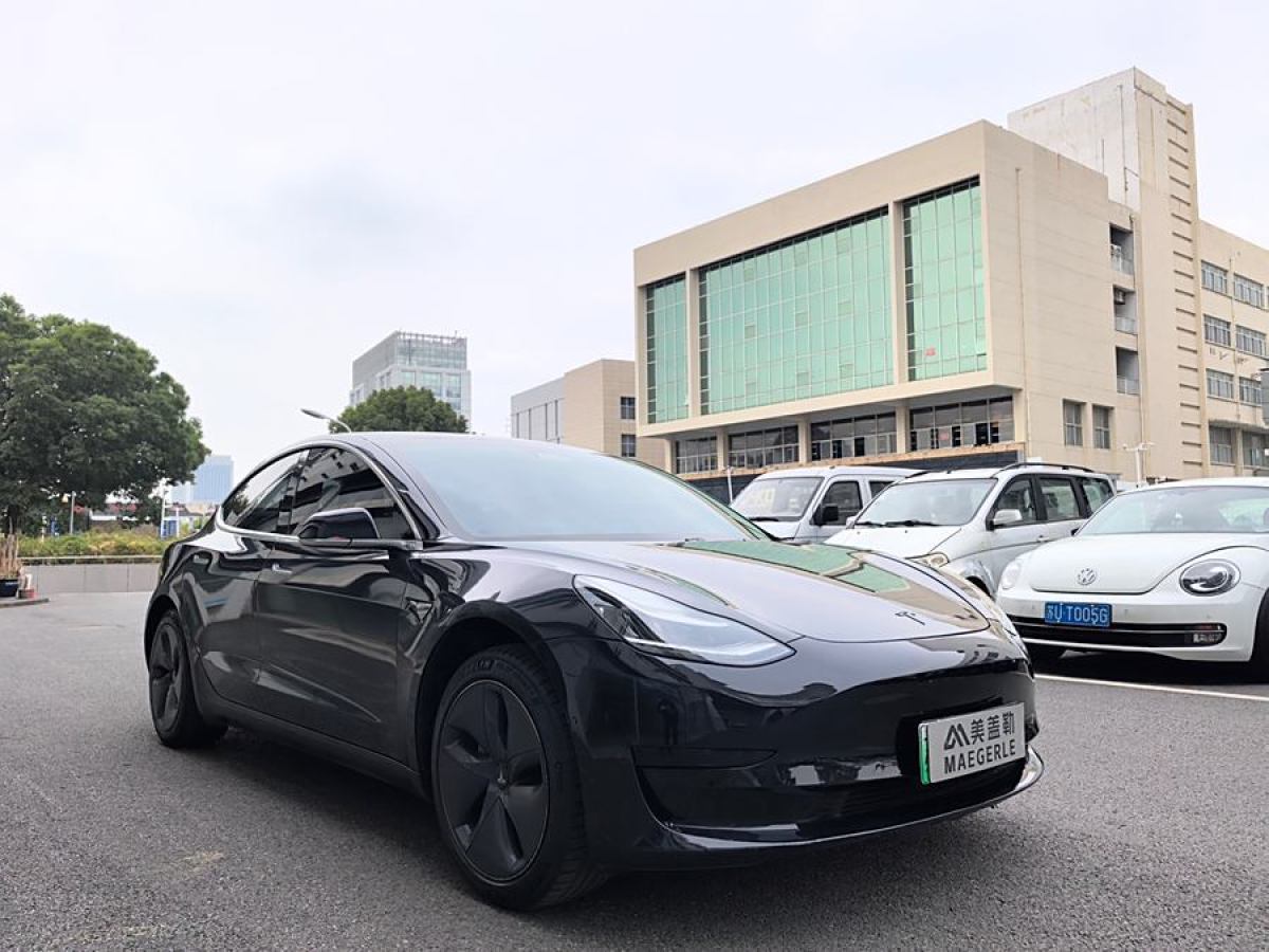 特斯拉 Model 3  2020款 改款 標(biāo)準(zhǔn)續(xù)航后驅(qū)升級(jí)版圖片