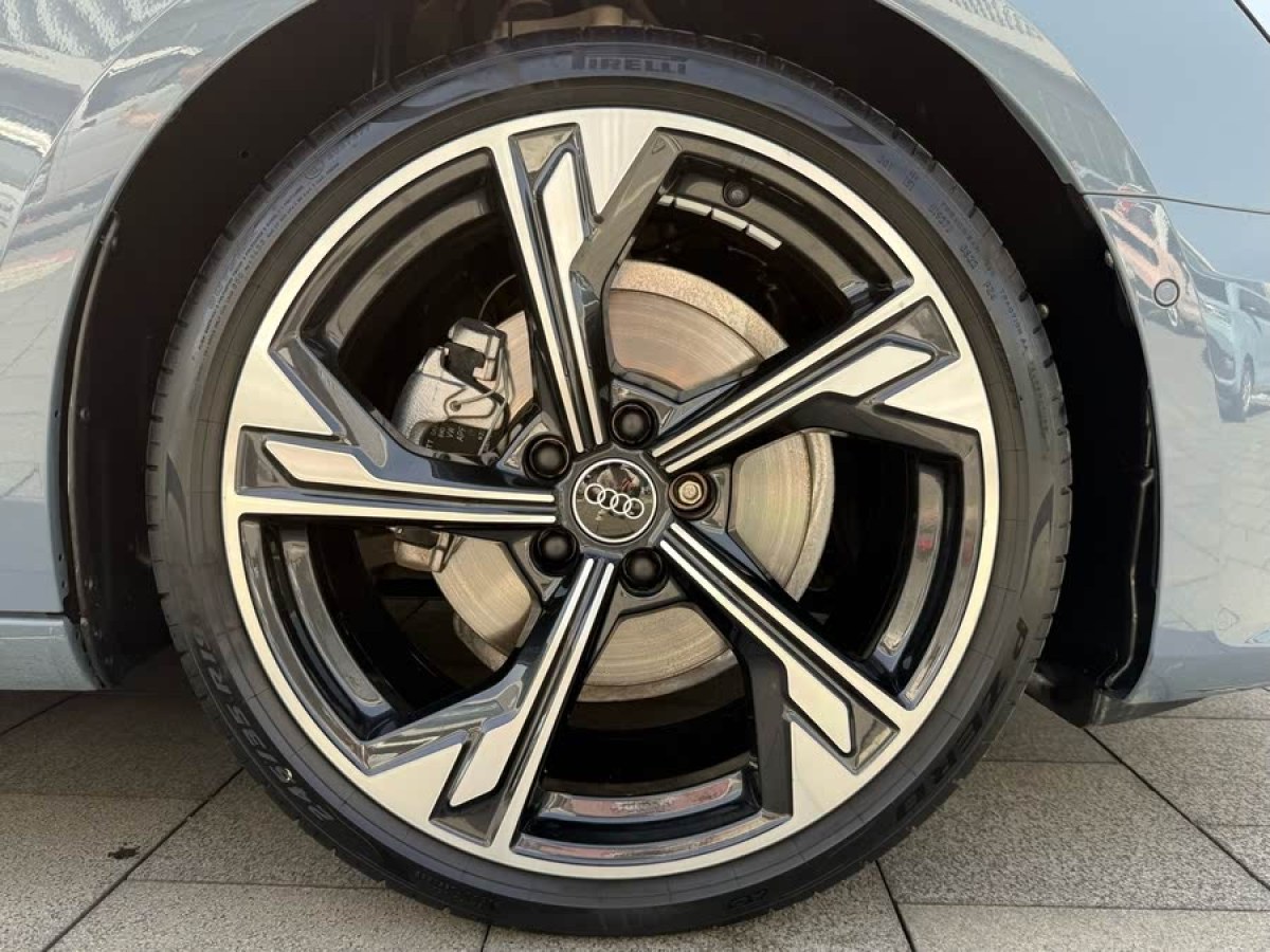 奧迪 奧迪A4L  2022款 40 TFSI quattro RS套件燃速型圖片
