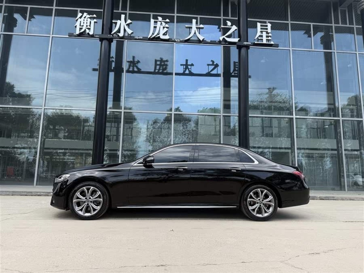 奔馳 奔馳E級(jí)  2022款 改款 E 300 L 運(yùn)動(dòng)時(shí)尚型圖片