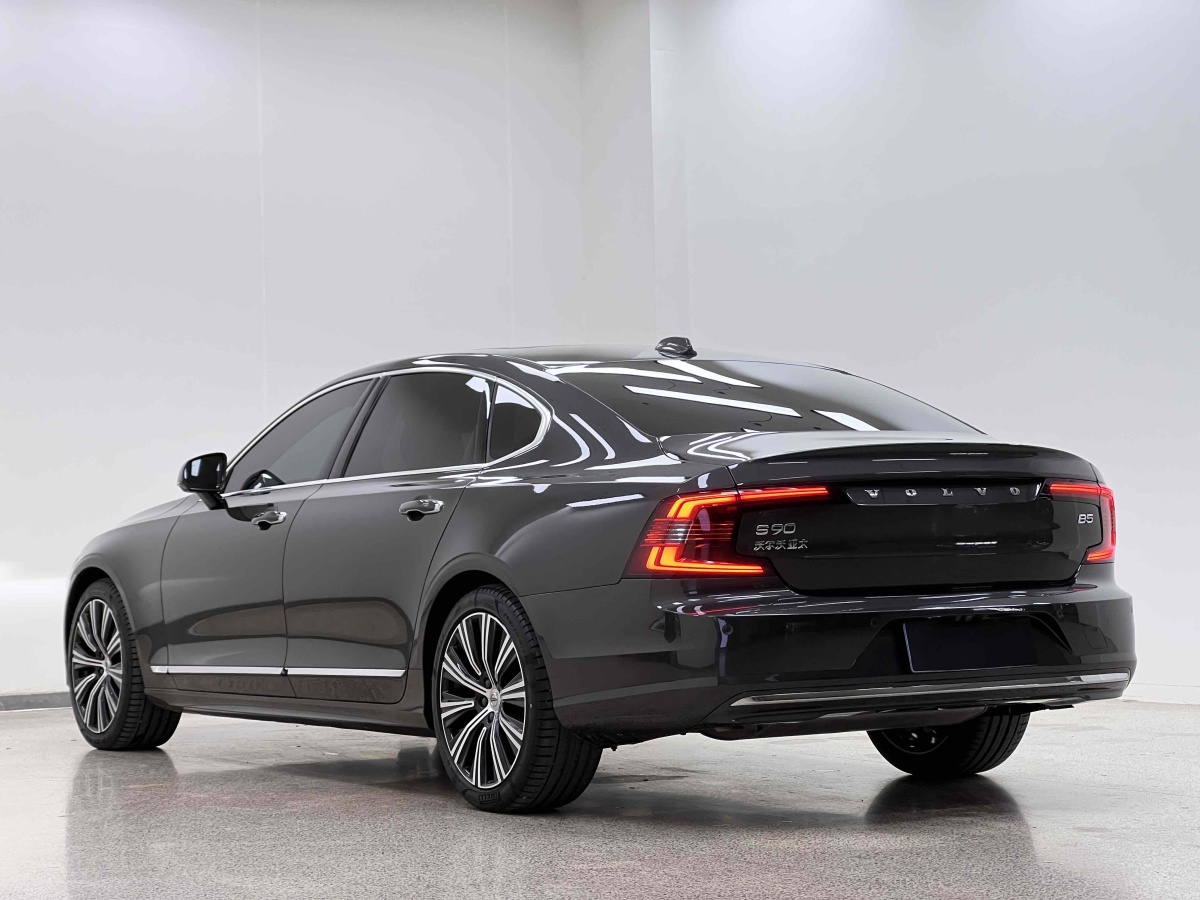 沃爾沃 S90  2023款 B5 智遠(yuǎn)豪華版圖片