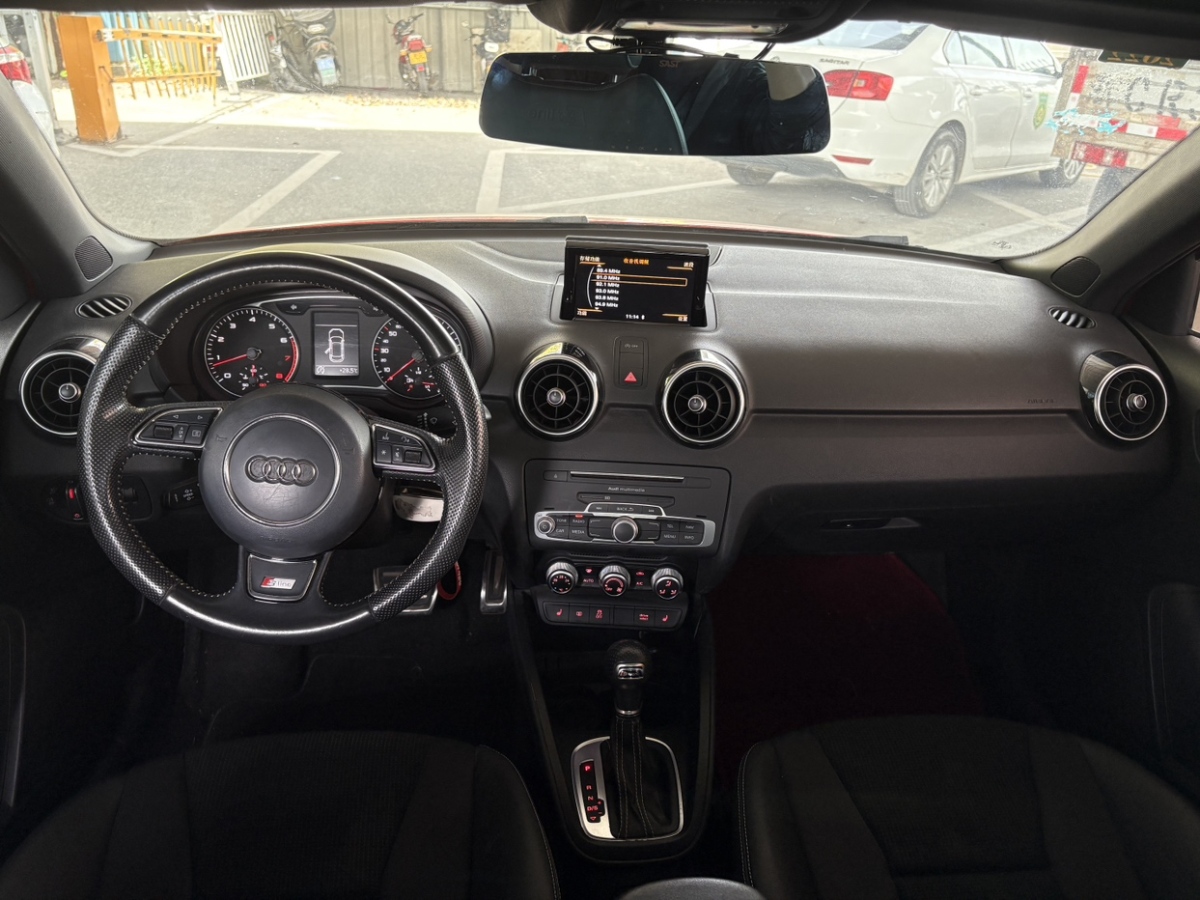 奧迪 奧迪A1  2016款 30 TFSI Sportback S Line運(yùn)動版圖片