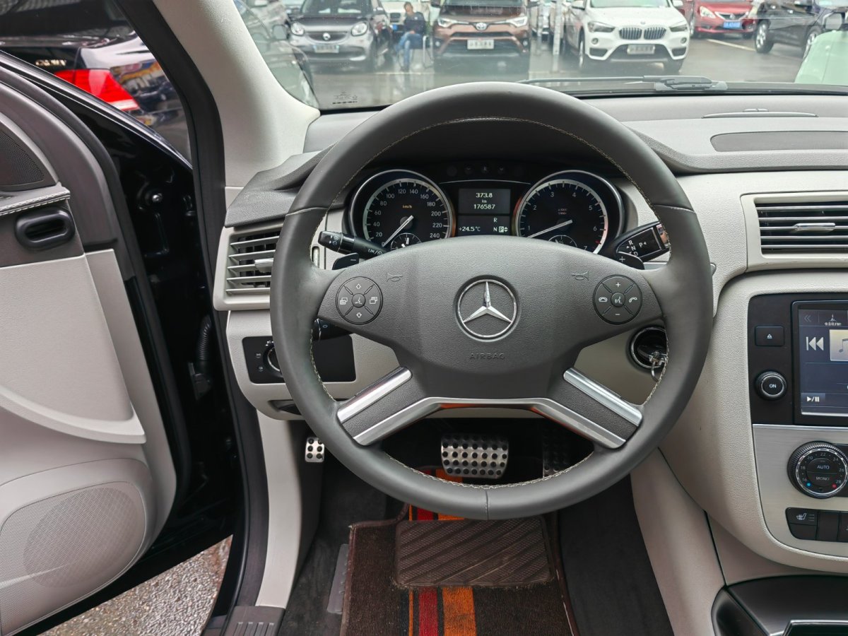 2015年6月奔驰 奔驰R级  2014款 R 320 4MATIC 商务型