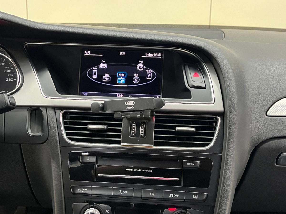 奧迪 奧迪A4L  2013款 40 TFSI quattro運(yùn)動(dòng)型圖片