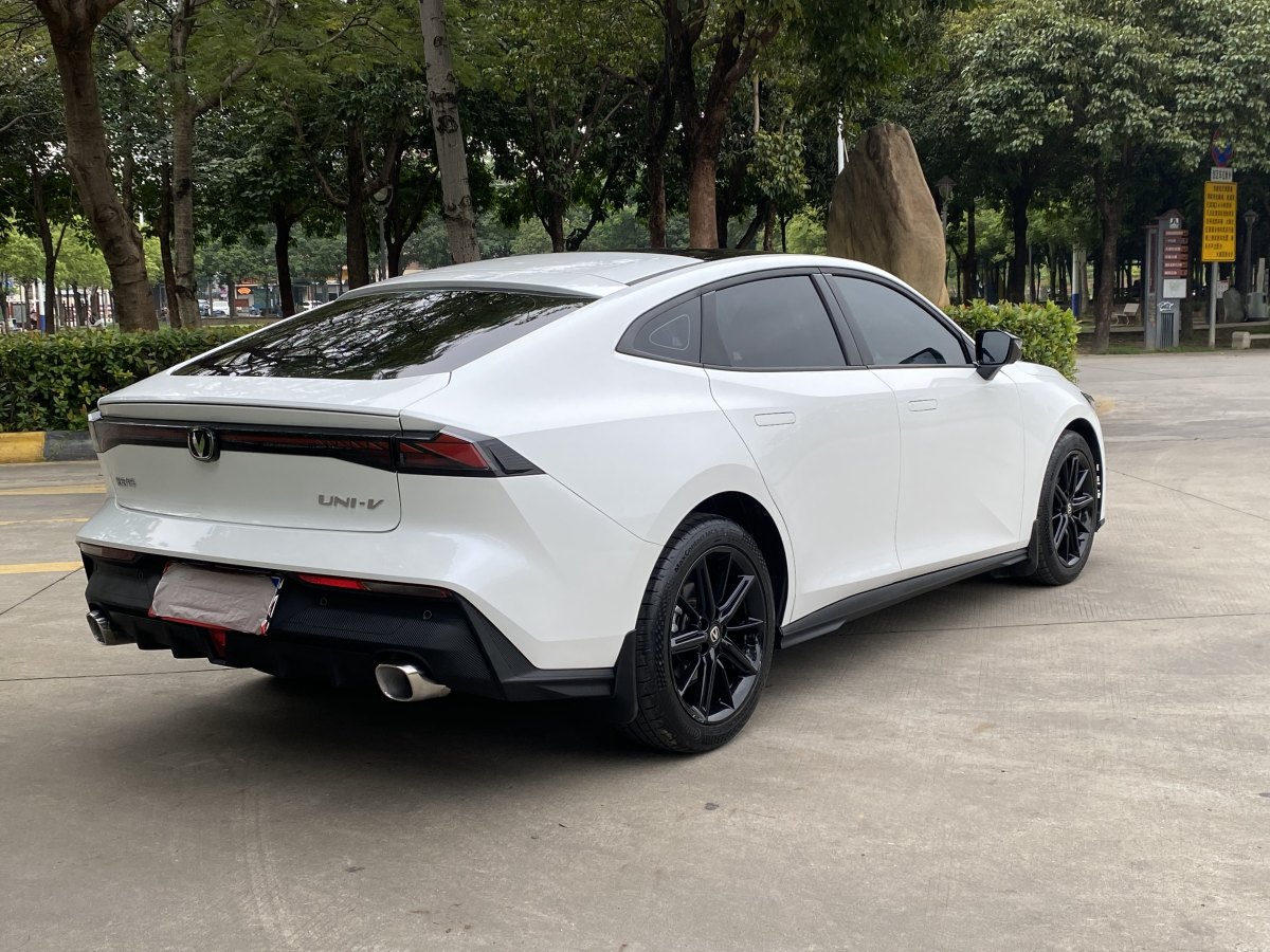 長安 長安UNI-V  2023款 1.5T 尊貴型圖片