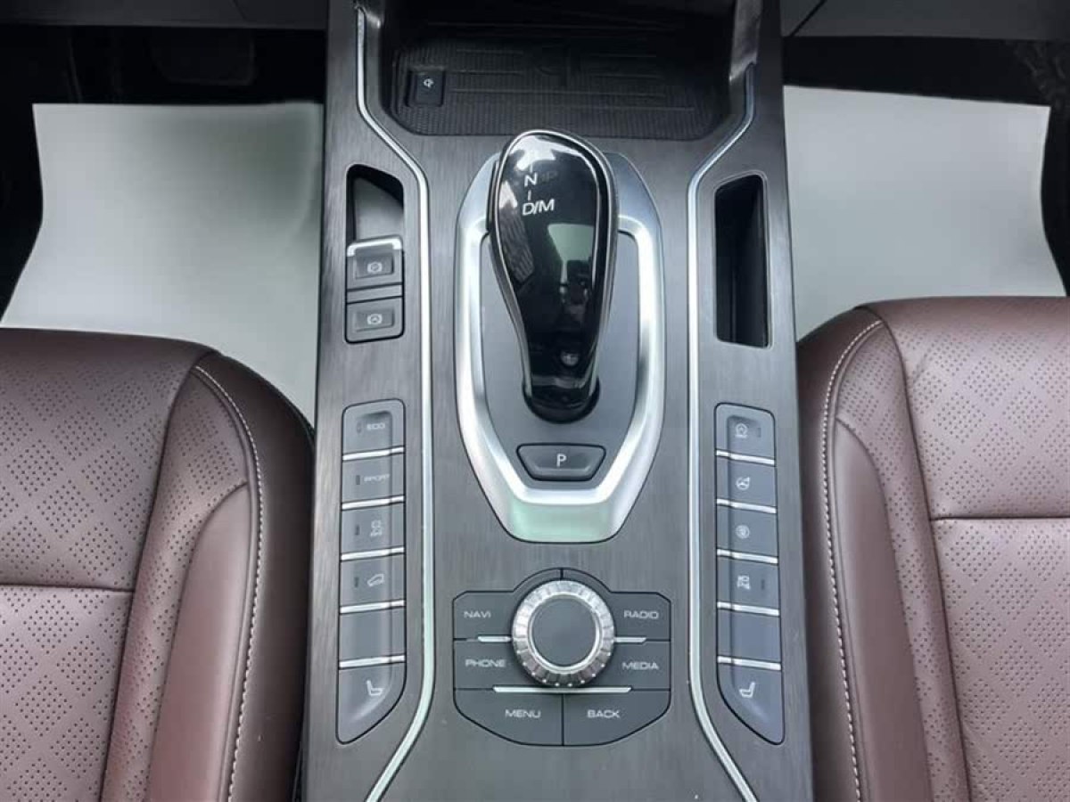 WEY VV6  2020款 2.0T 兩驅(qū)智享+圖片