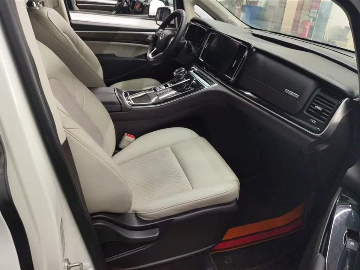 廣汽傳祺 M8  2021款 改款 領(lǐng)秀系列 390T 豪華版圖片