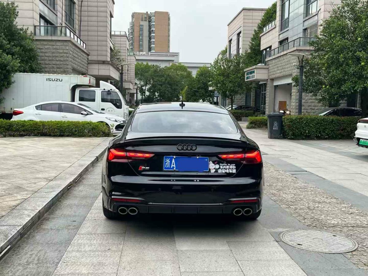 2021年5月奧迪 奧迪RS 5  2021款 RS5 Coupe 暗金版