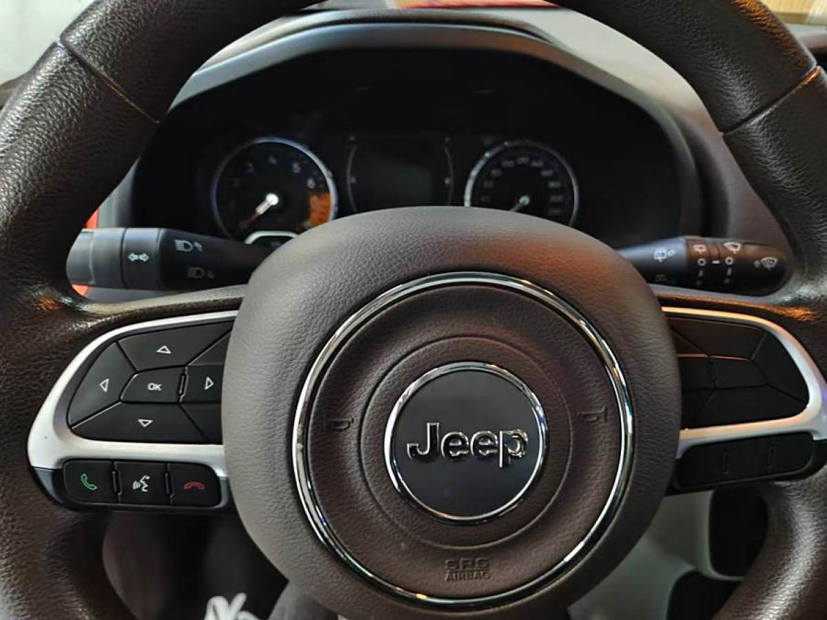 Jeep 自由俠  2018款 互聯(lián)大屏版 180T 自動(dòng)高能版圖片