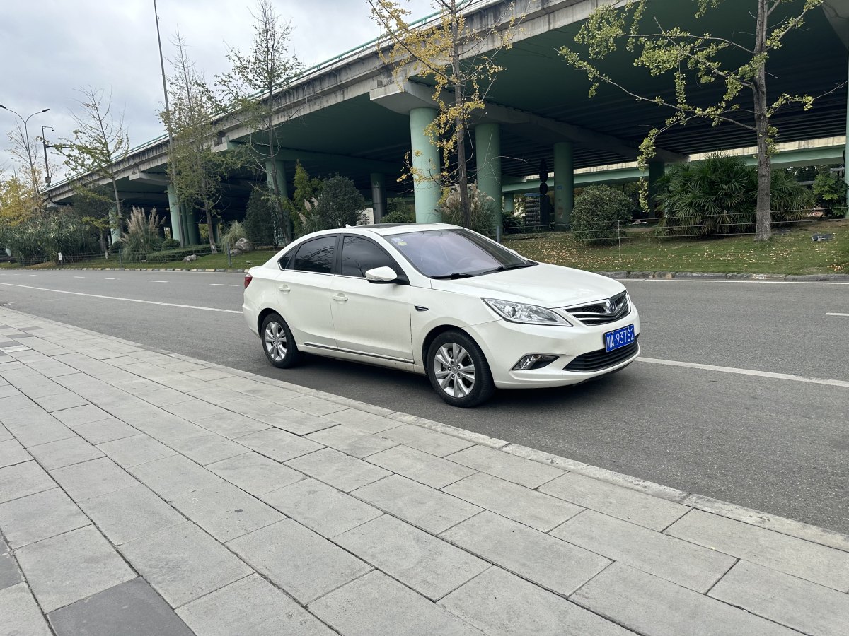 長(zhǎng)安 逸動(dòng)  2014款 1.6L 手動(dòng)尊貴型圖片