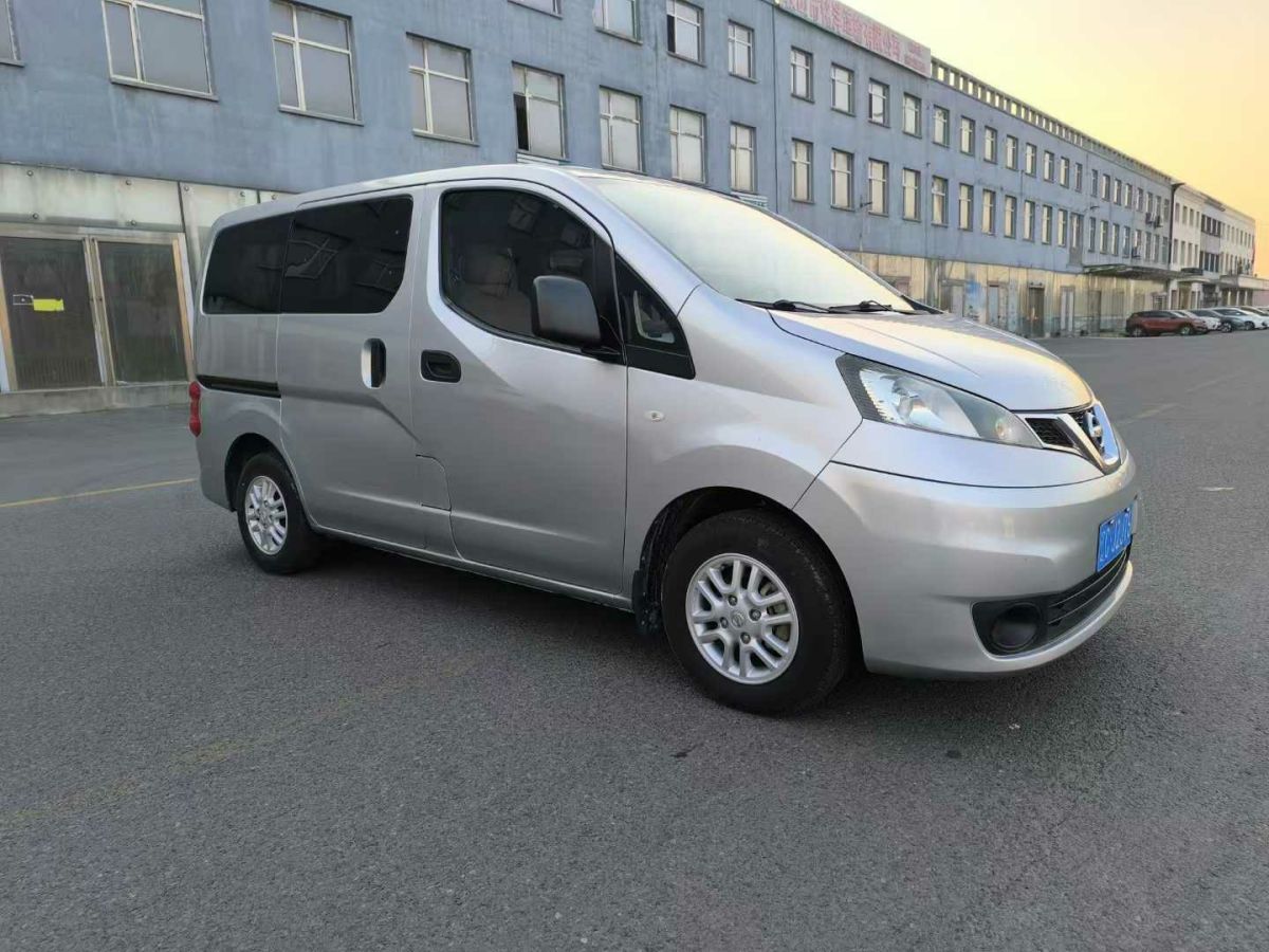 日產(chǎn) NV200 圖片