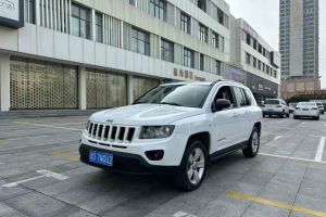 指南者 Jeep 2.0L 兩驅(qū)豪華版