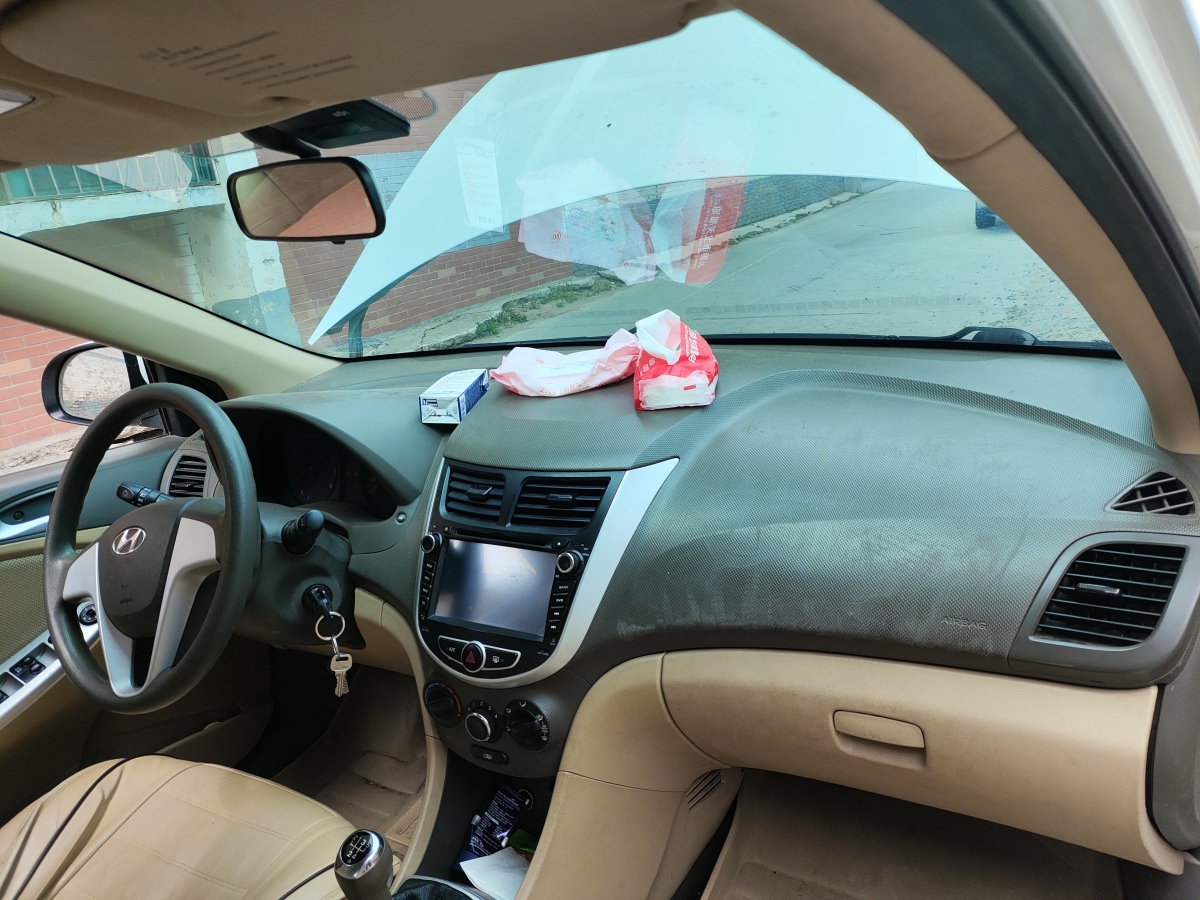 现代 瑞纳  2010款 三厢 1.4L 手动舒适型GS图片