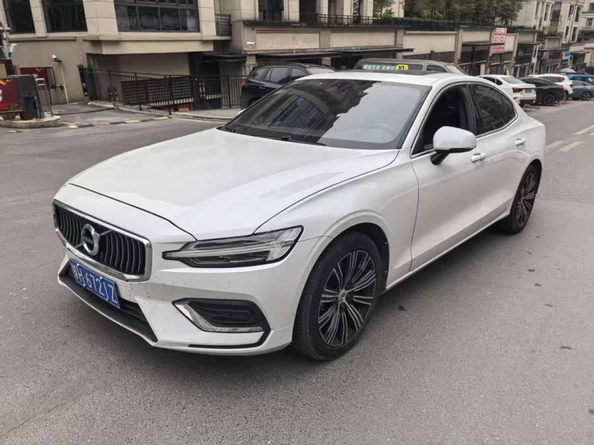 2021年4月沃爾沃 S60L  2020款 T4 智遠(yuǎn)豪華版