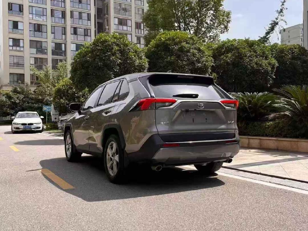 豐田 RAV4榮放  2022款 2.0L CVT四驅風尚版圖片
