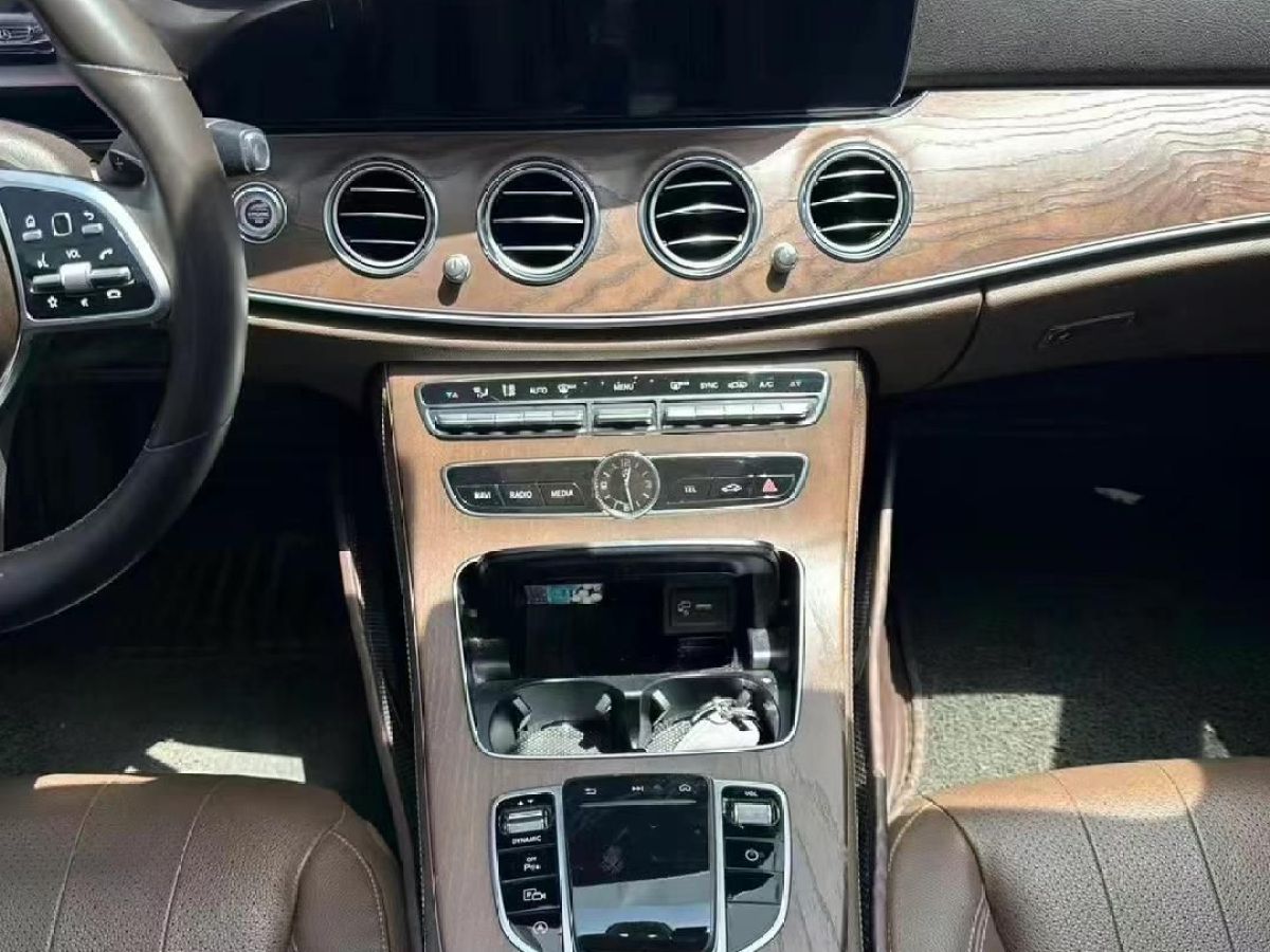 奔馳 奔馳E級(jí)  2020款 E 300 L 豪華型圖片