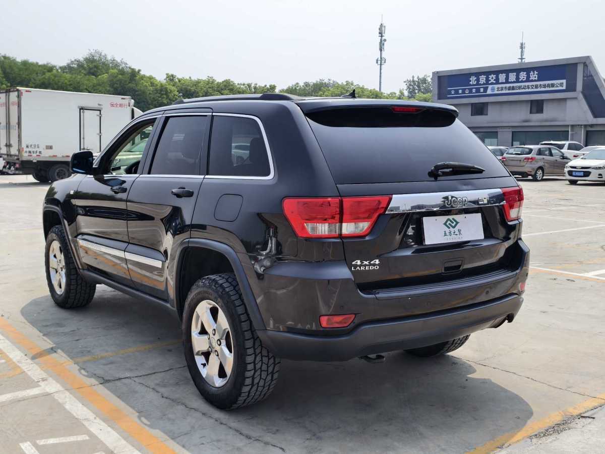 Jeep 大切諾基  2013款 3.6L 舒享導(dǎo)航版圖片