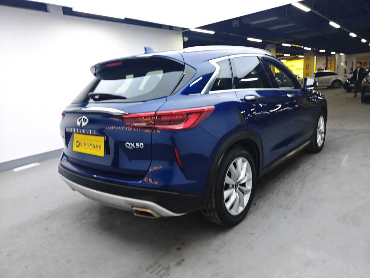 英菲尼迪 QX50  2018款 QX50 2.0T CVT兩驅(qū)時尚版圖片