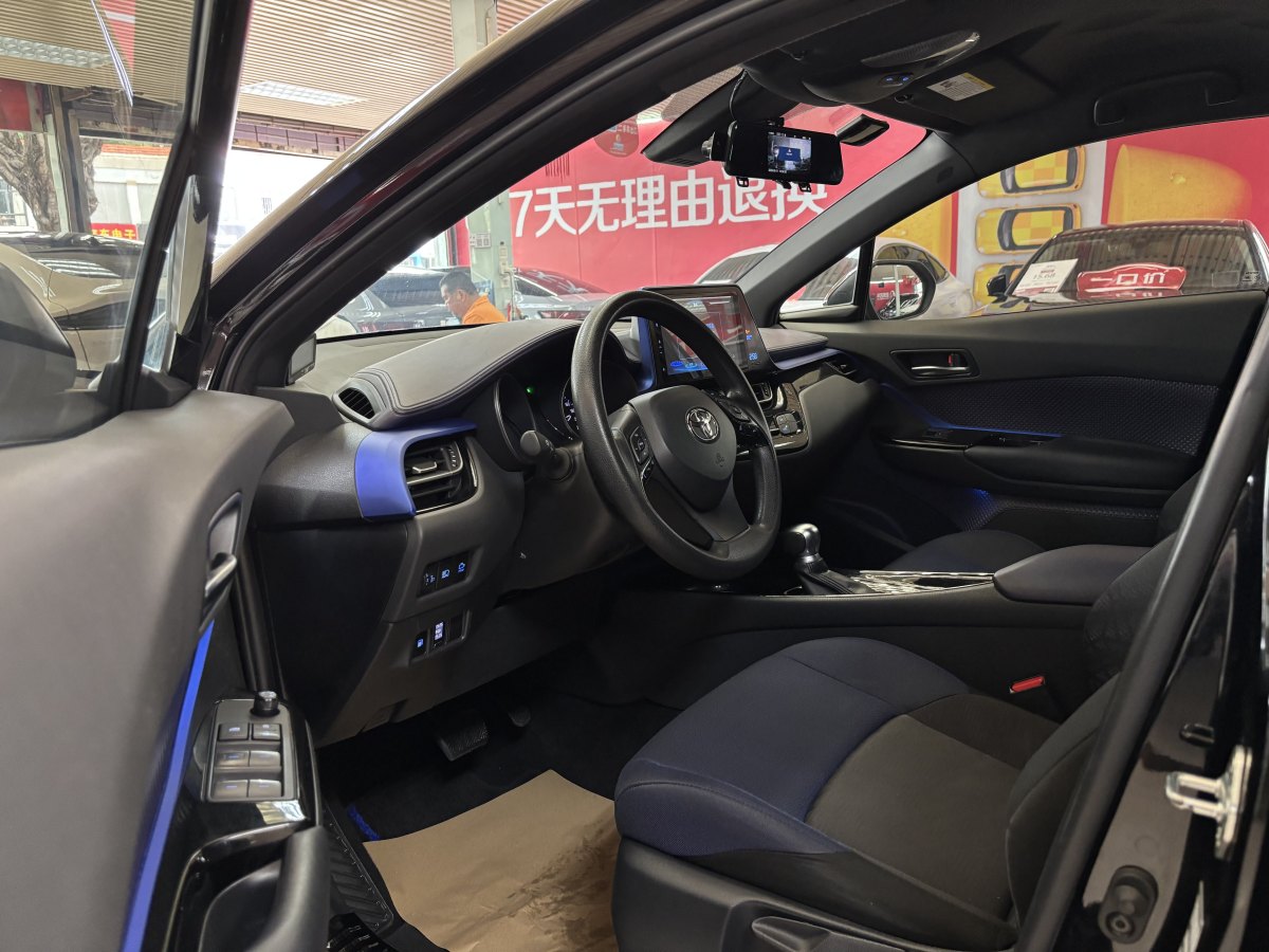 豐田 C-HR  2018款 2.0L 領(lǐng)先版 國V圖片