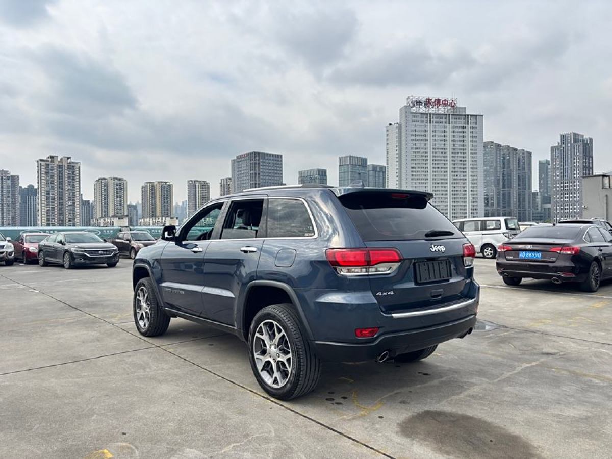 Jeep 大切諾基  2020款 3.0L 精英導(dǎo)航版圖片