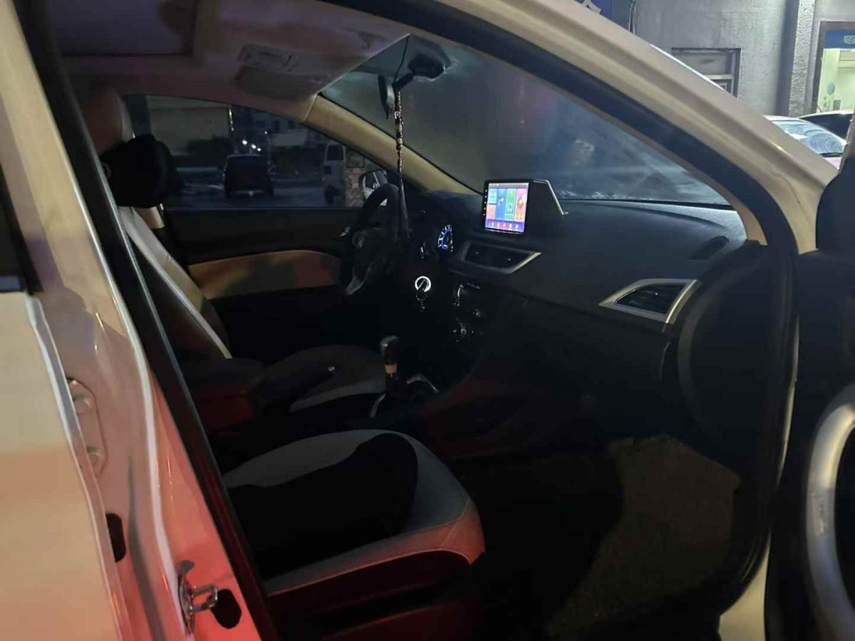 長安 悅翔V7  2016款 1.6L 手動樂趣型 國V圖片