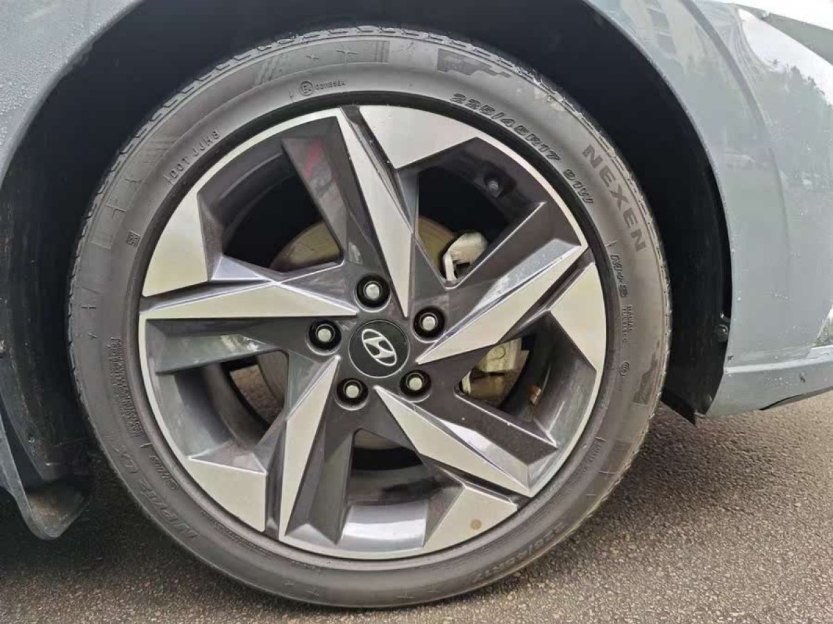 現(xiàn)代 伊蘭特  2021款 1.5L LUX尊貴版圖片