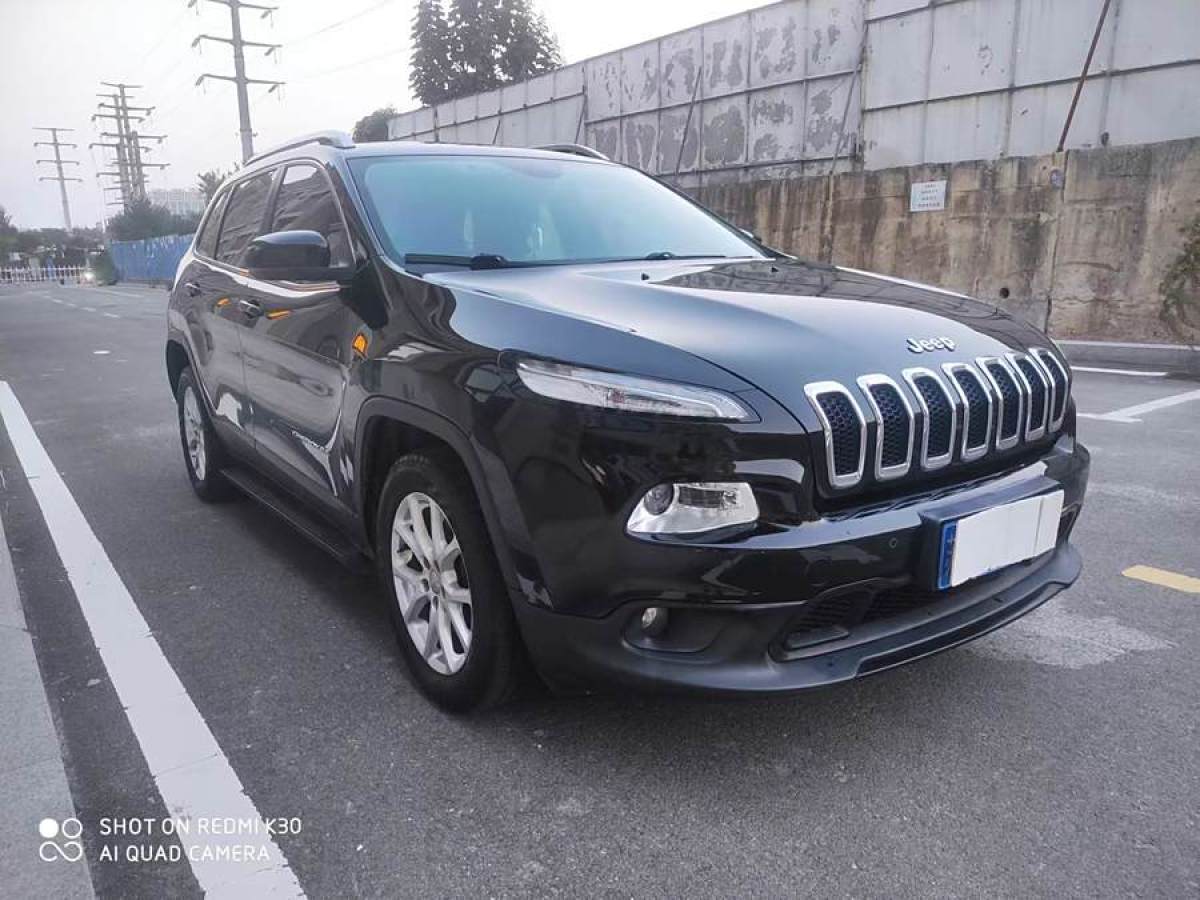 Jeep 自由光  2016款 2.0L 優(yōu)越版圖片