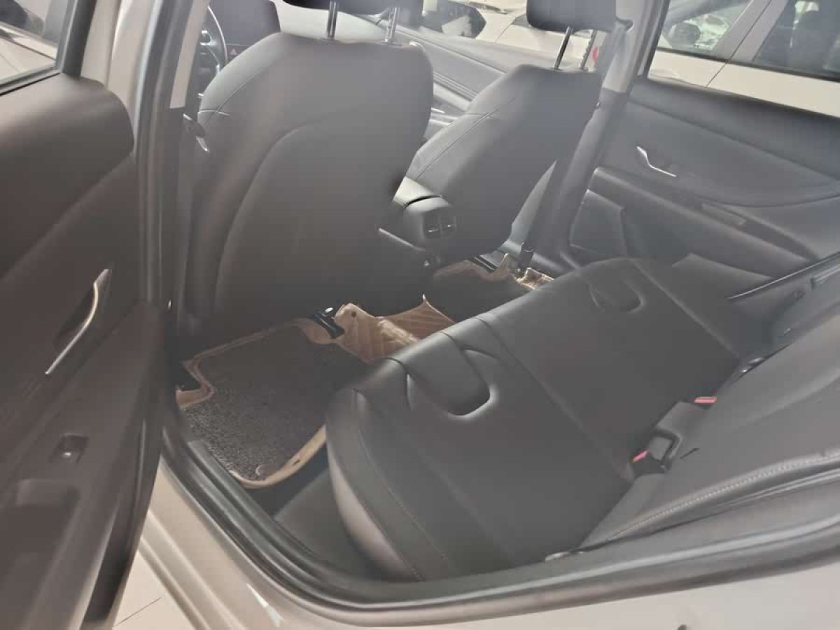 現(xiàn)代 伊蘭特  2021款 1.5L LUX尊貴版圖片