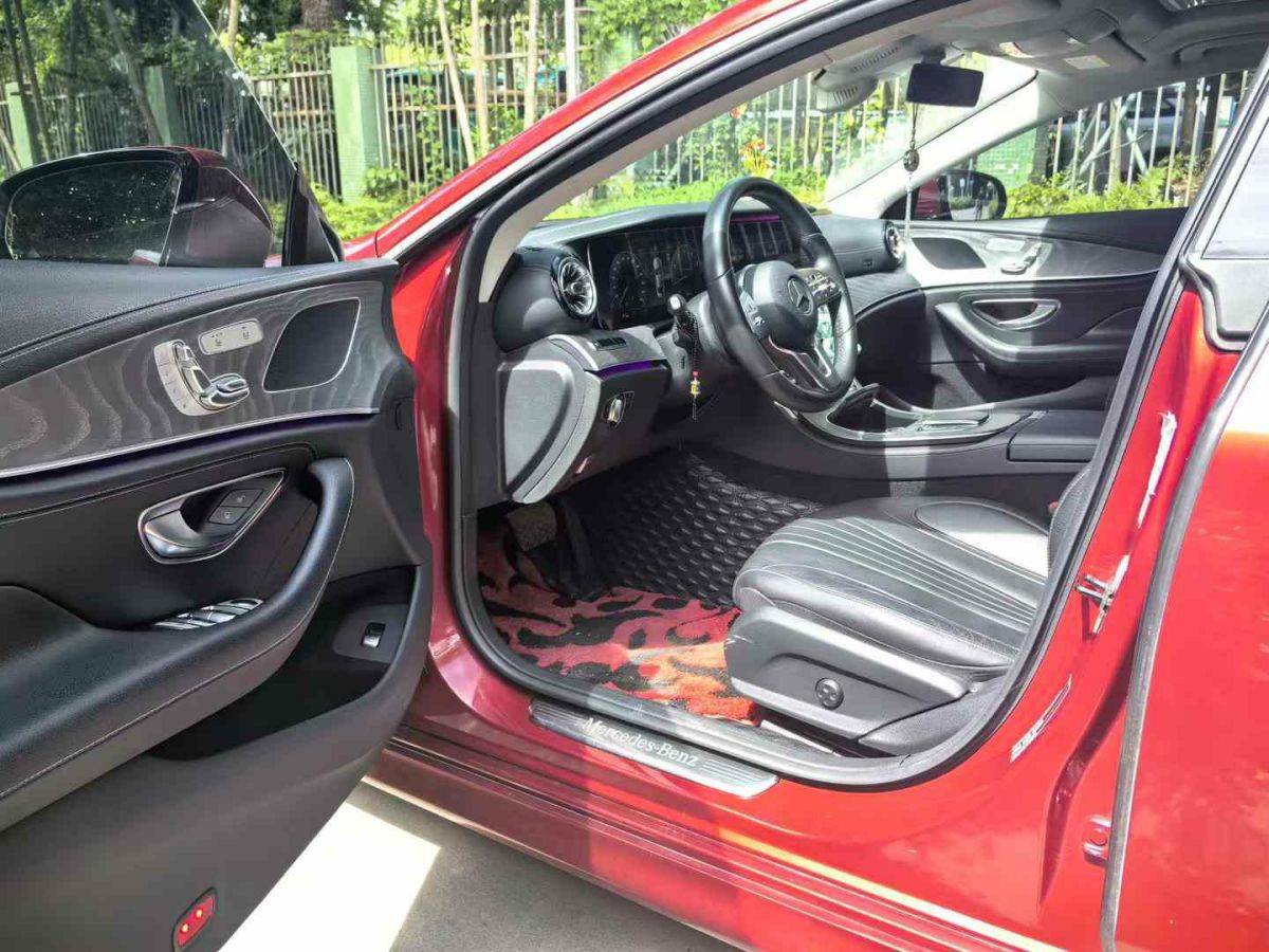 奔馳 奔馳A級  2019款  A 220 L 4MATIC 運(yùn)動(dòng)轎車圖片