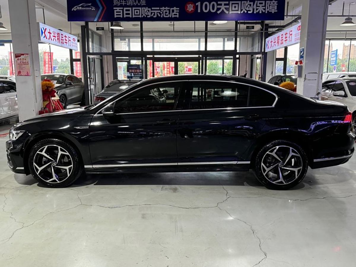 大众 迈腾  2023款 200万辆纪念版 330TSI DSG豪华型图片