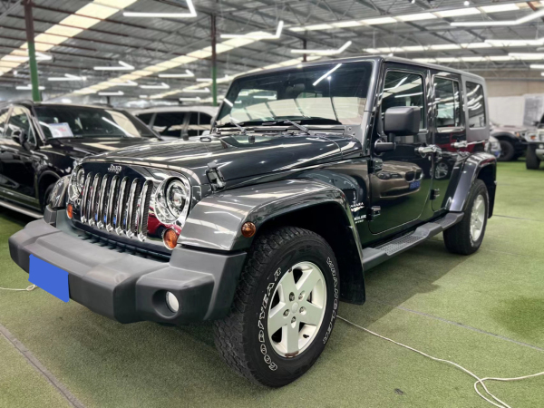 Jeep 牧马人  2010款 3.8L Sahara 四门版