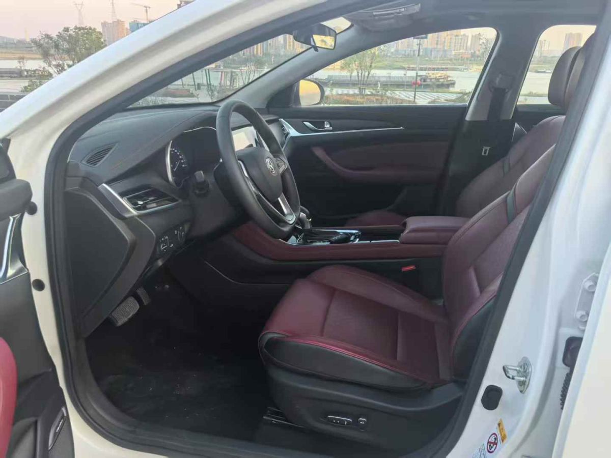 長(zhǎng)安 逸動(dòng)  2020款 PLUS 1.6L GDI 手動(dòng)精英型圖片
