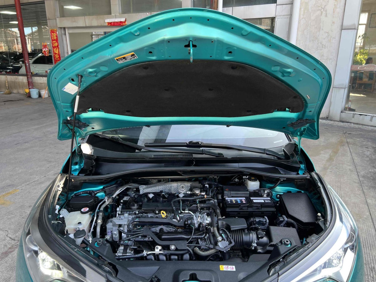 豐田 C-HR  2018款 2.0L 領(lǐng)先天窗版 國VI圖片