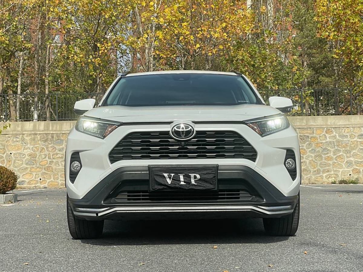 2021年8月豐田 RAV4榮放  2021款 2.0L CVT四驅(qū)風(fēng)尚版