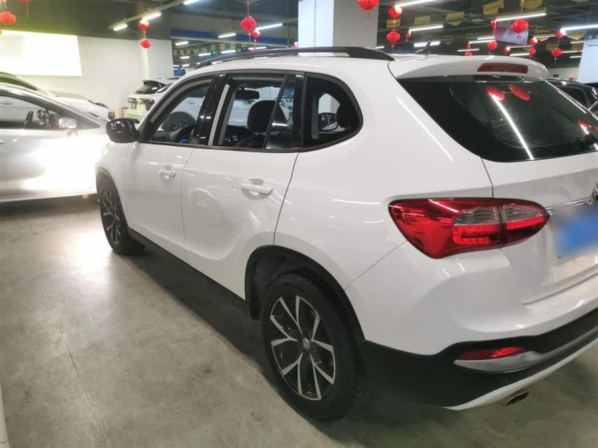 中華 V5  2014款 1.5T 自動(dòng)兩驅(qū)運(yùn)動(dòng)型圖片