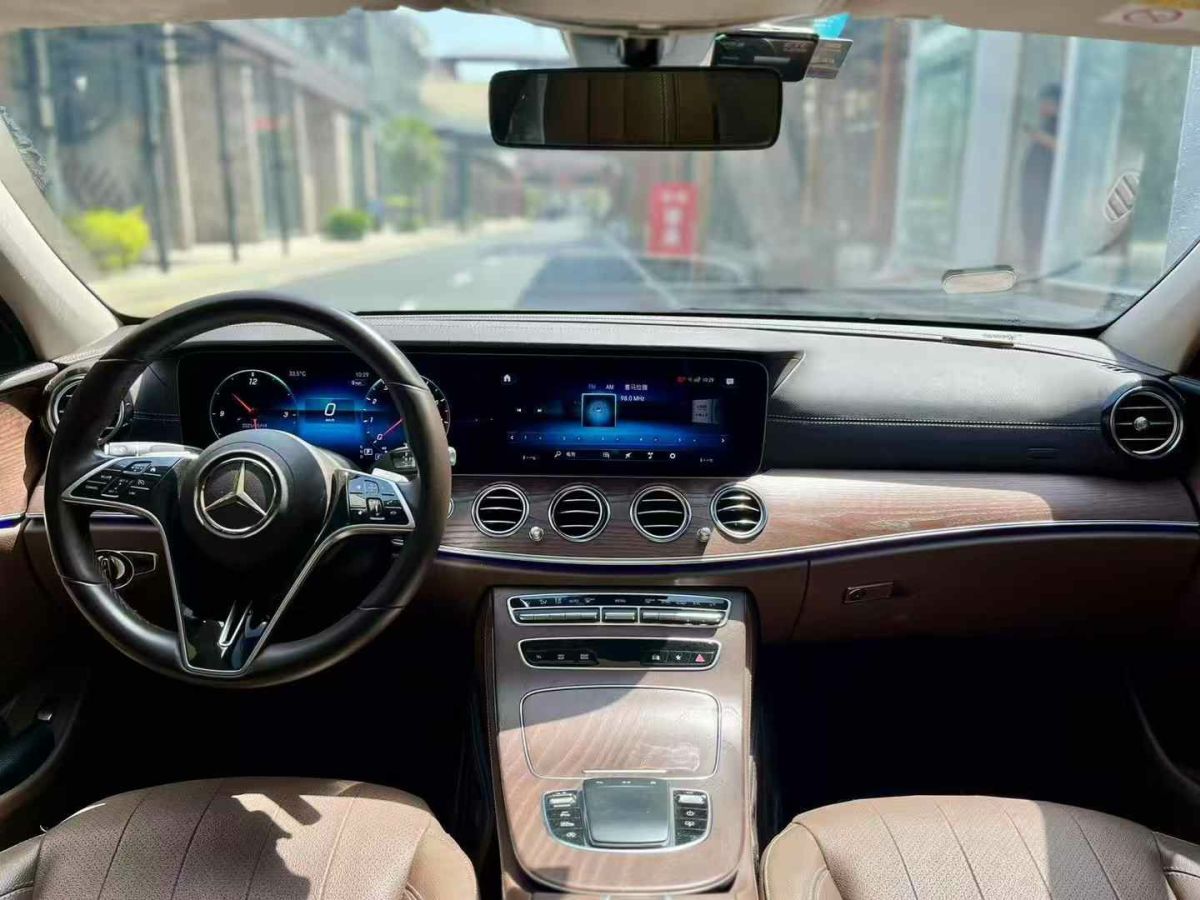 奔馳 奔馳E級(jí)  2023款 E 300 L 豪華型圖片