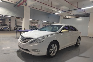 索納塔 現(xiàn)代 2.0L 自動時尚版