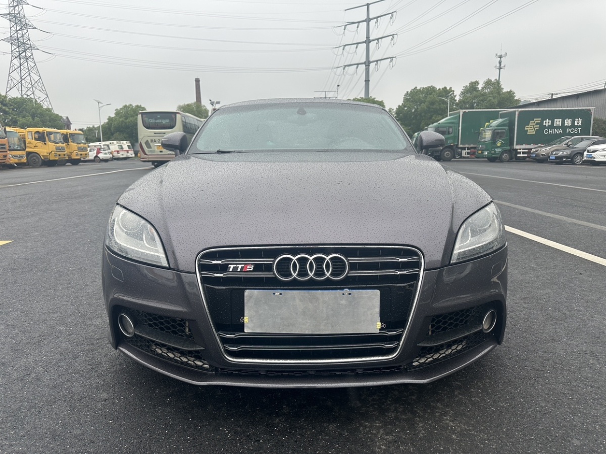 奧迪 奧迪TT  2013款 TT Coupe 45 TFSI 白色經(jīng)典版圖片