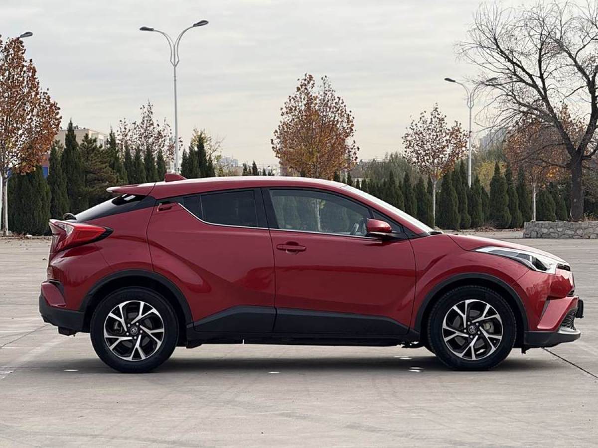 豐田 C-HR  2018款 2.0L 領(lǐng)先版 國(guó)V圖片