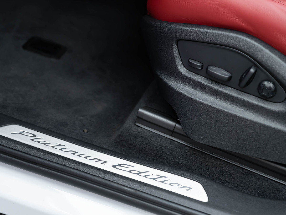 保時(shí)捷 Cayenne新能源  2023款 Cayenne E-Hybrid 2.0T 鉑金版圖片