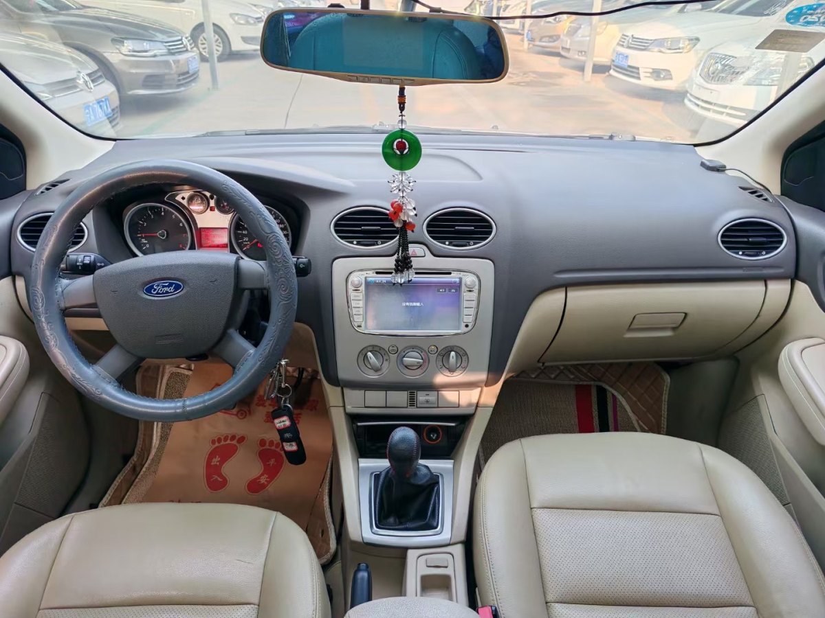 福特 ?？怂? 2011款 三廂 1.8L 手動(dòng)舒適型圖片