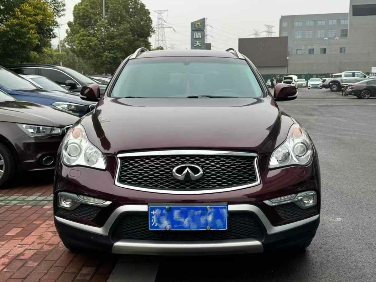 2017年1月英菲尼迪 QX  2017款 QX30 1.6T 時(shí)尚版 兩驅(qū)