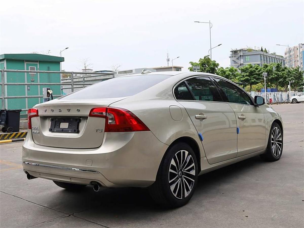 沃爾沃 S60  1448款 2.0T T5智雅版圖片