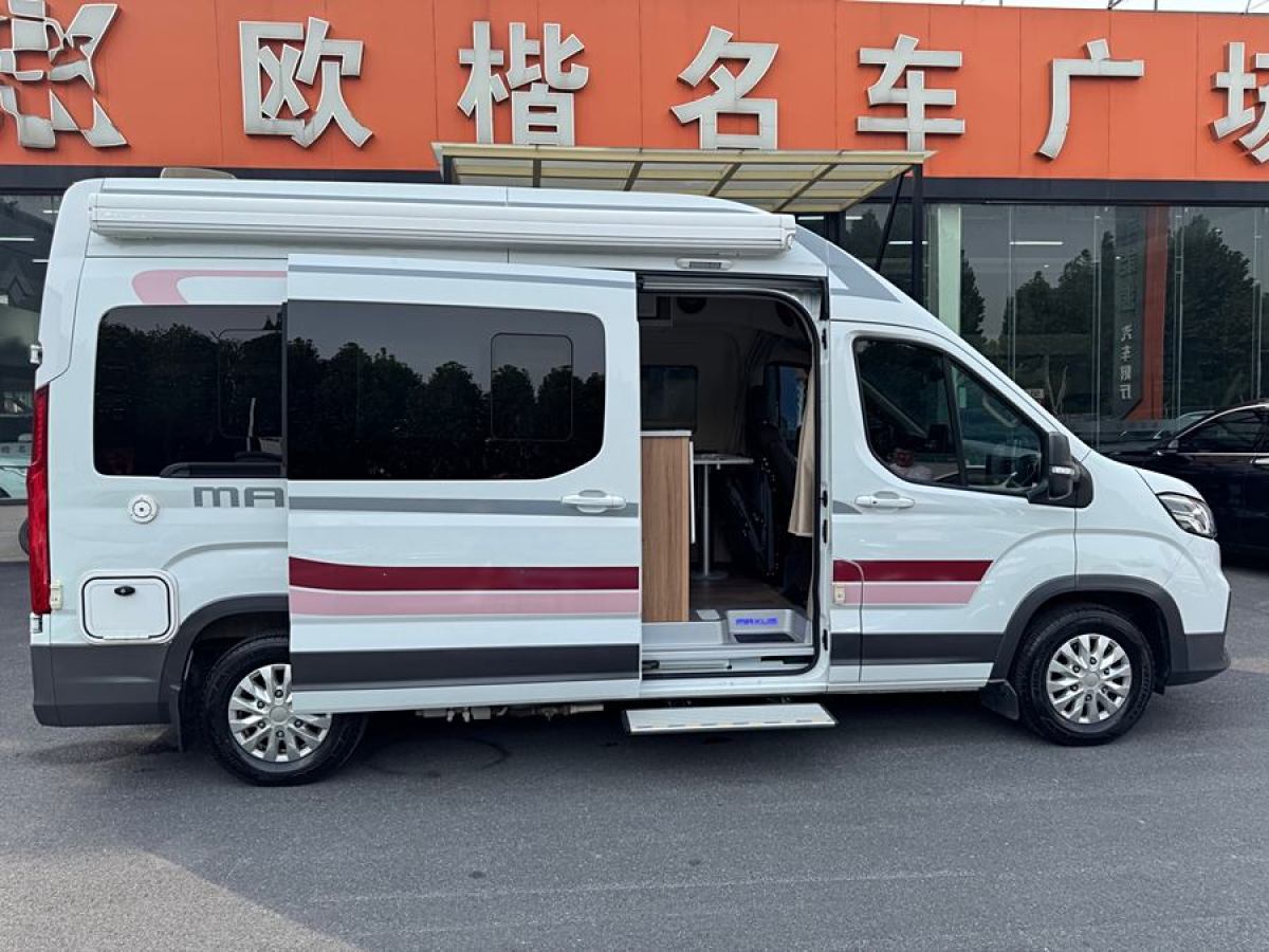 上汽大通 RV90  2021款 2.0T旅行家V90自行式B型房車豪華版縱床圖片