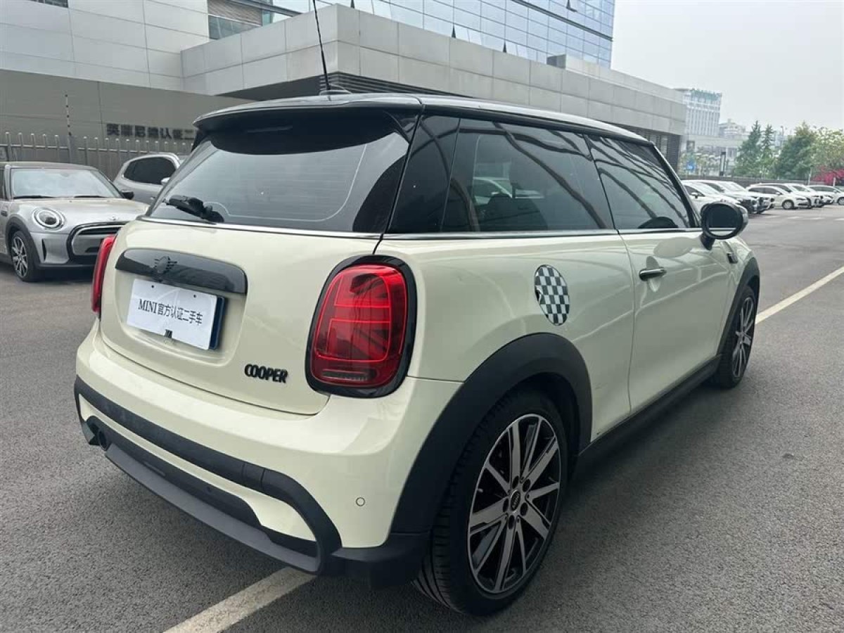 MINI MINI  2023款 改款 1.5T COOPER 藝術(shù)家圖片