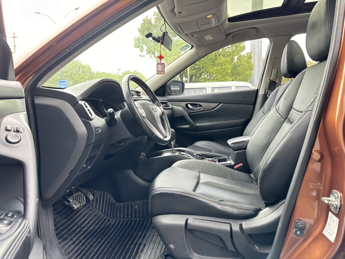 2016年6月日产 奇骏  2015款 2.0L CVT舒适MAX版 2WD