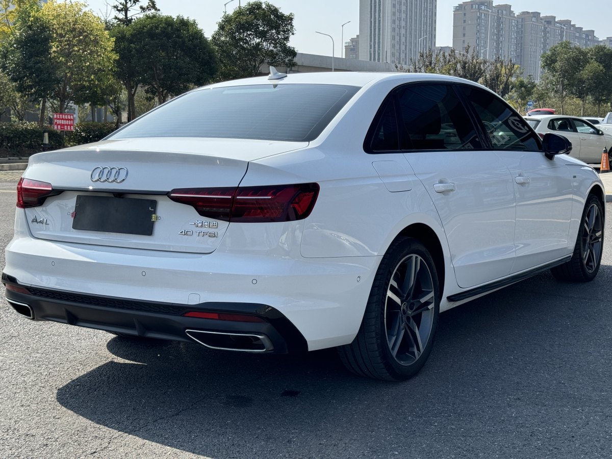 2022年8月奧迪 奧迪A4L  2022款 40 TFSI 豪華動感型