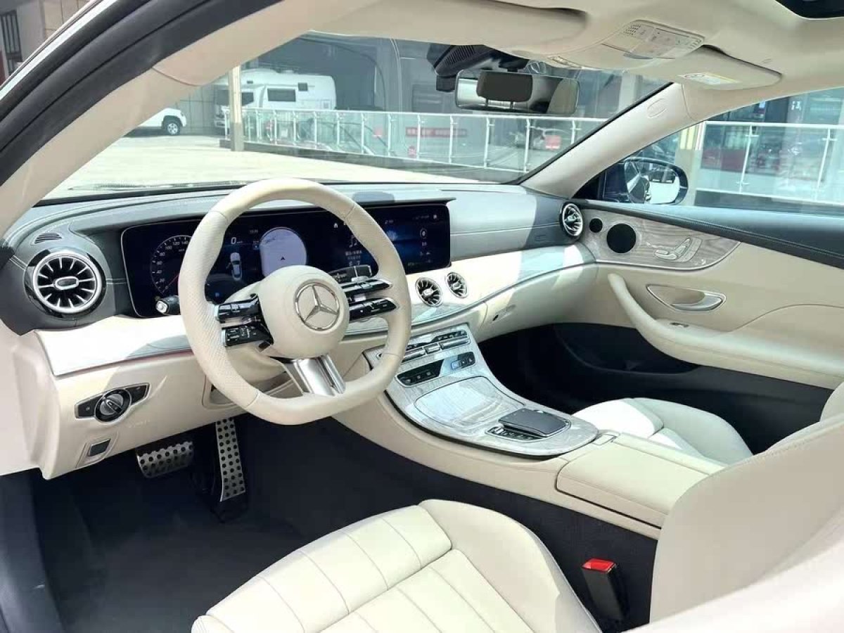 奔馳 奔馳E級(jí)  2023款 改款 E 260 轎跑車圖片