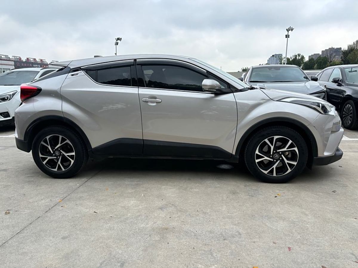 2020年10月豐田 C-HR  2020款 2.0L 領(lǐng)先版