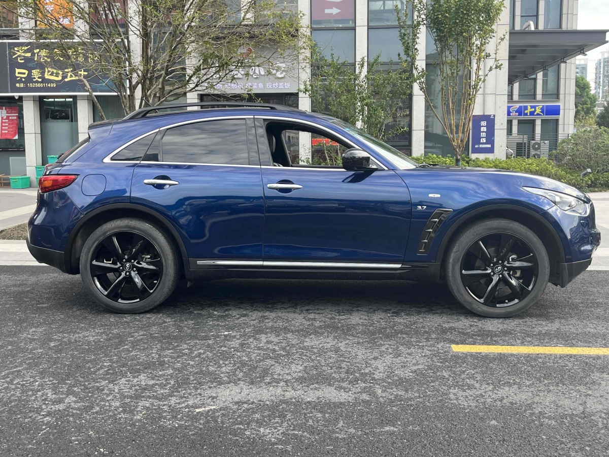 英菲尼迪 QX70  2015款 3.7L 絕影版圖片