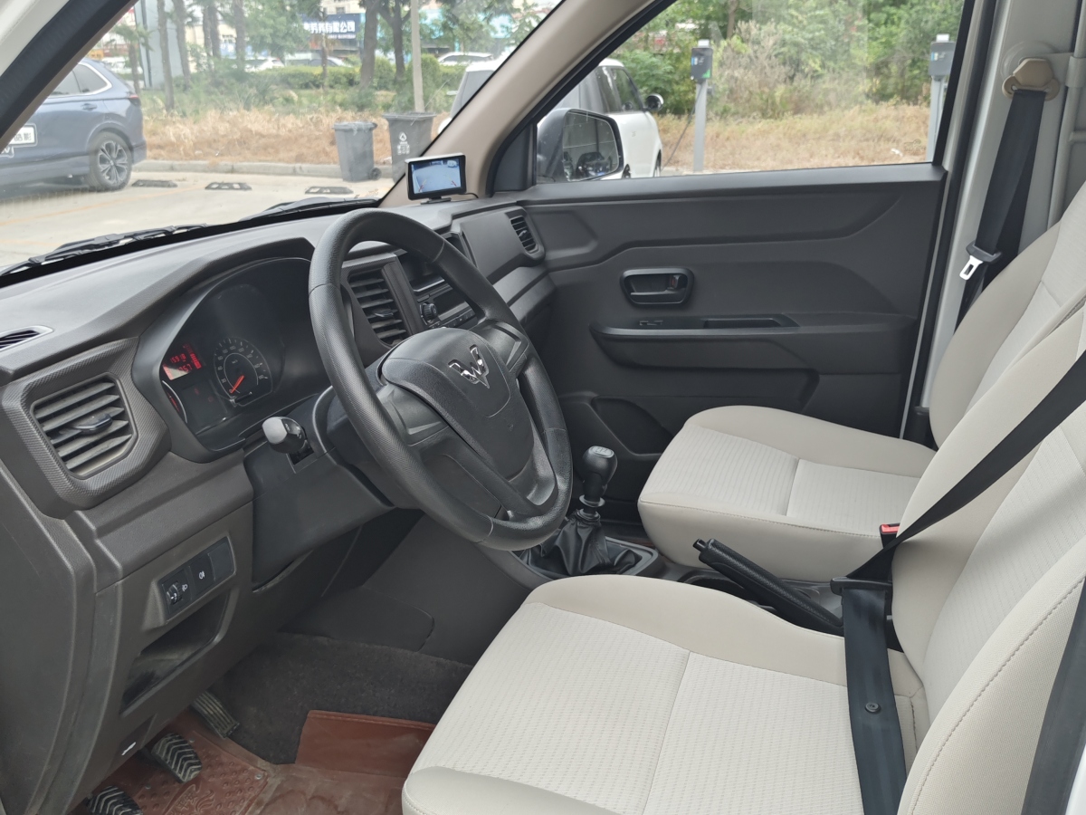 五菱 五菱宏光V  2019款  1.5L基本型封窗车国VI LAR图片